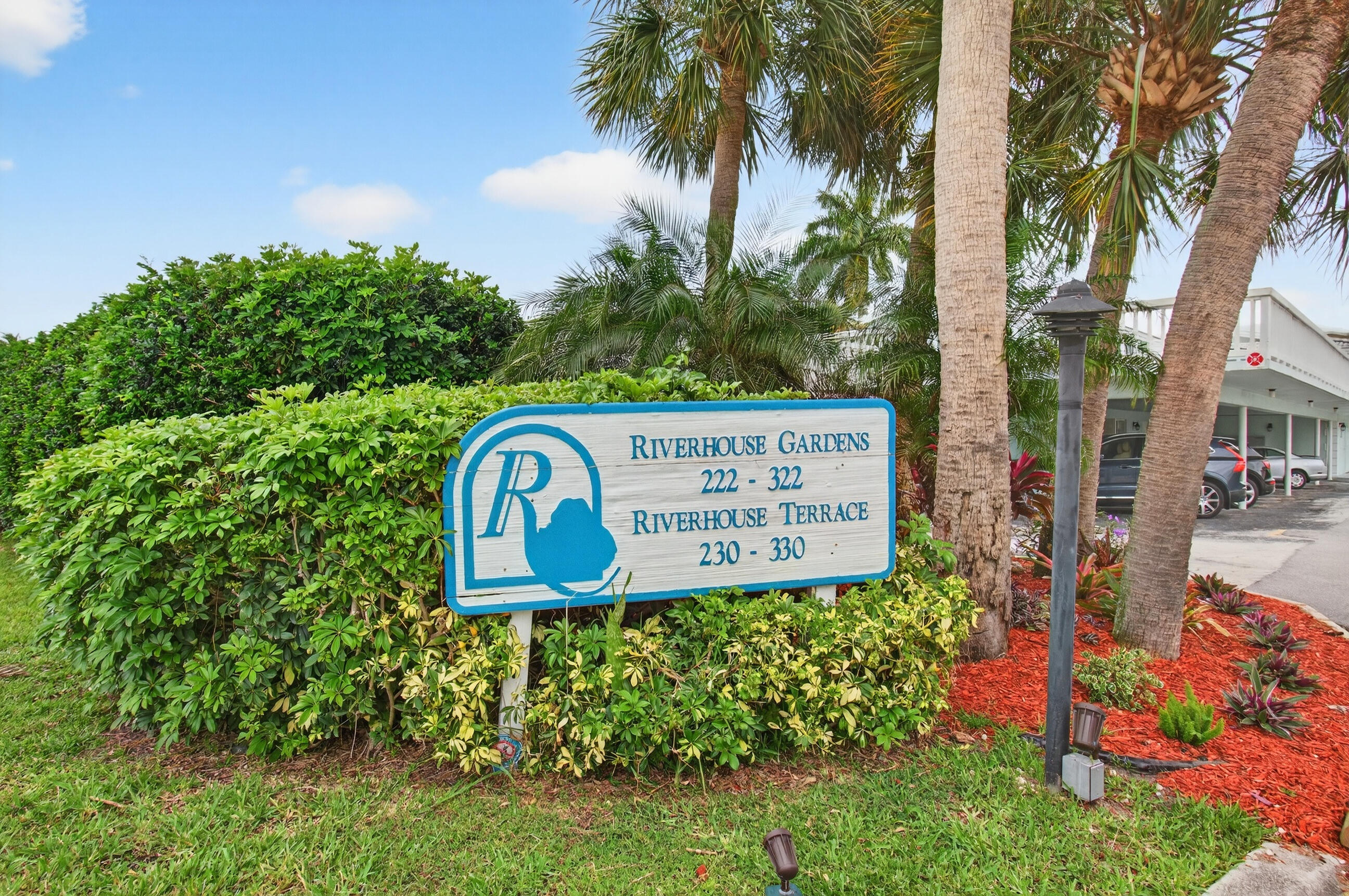 RIVER HOUSE GARDENS CONDO - Residential Lease