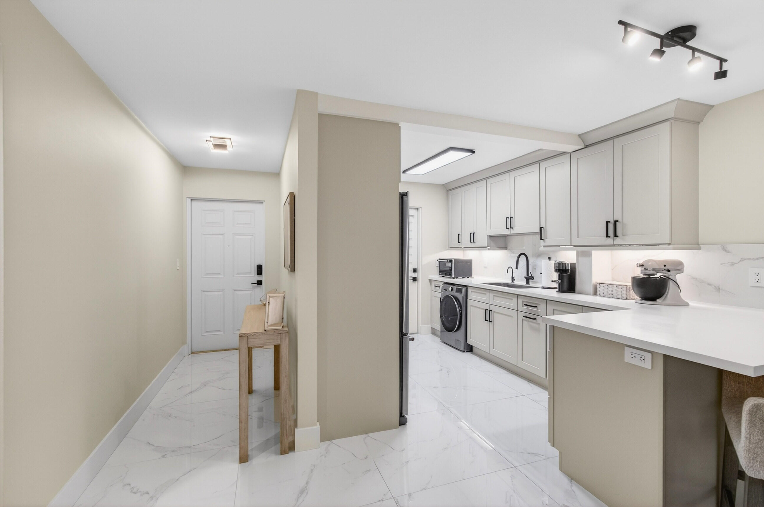 RIVER HOUSE GARDENS CONDO - Residential Lease