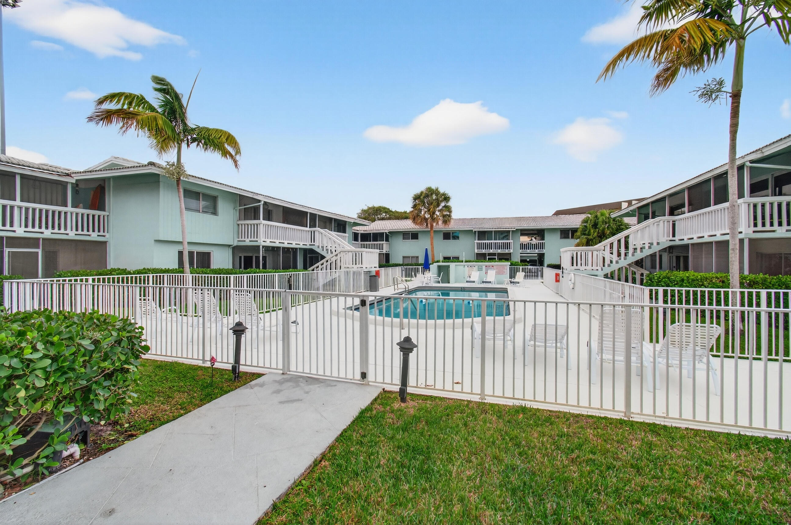 RIVER HOUSE GARDENS CONDO - Residential Lease