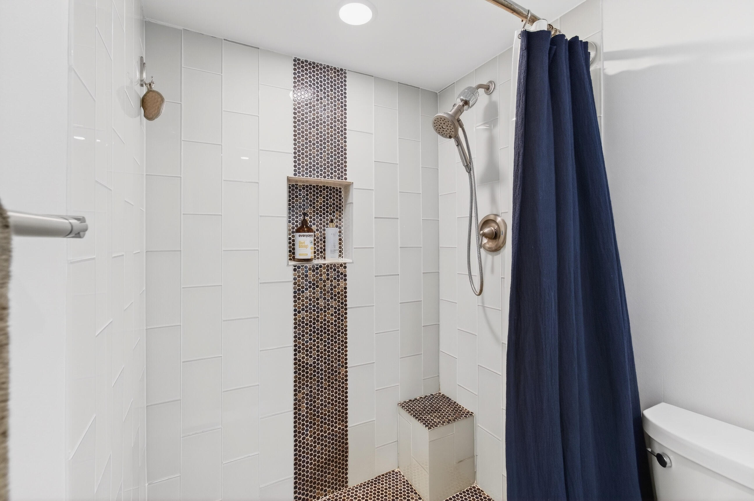 RIVER HOUSE GARDENS CONDO - Residential Lease