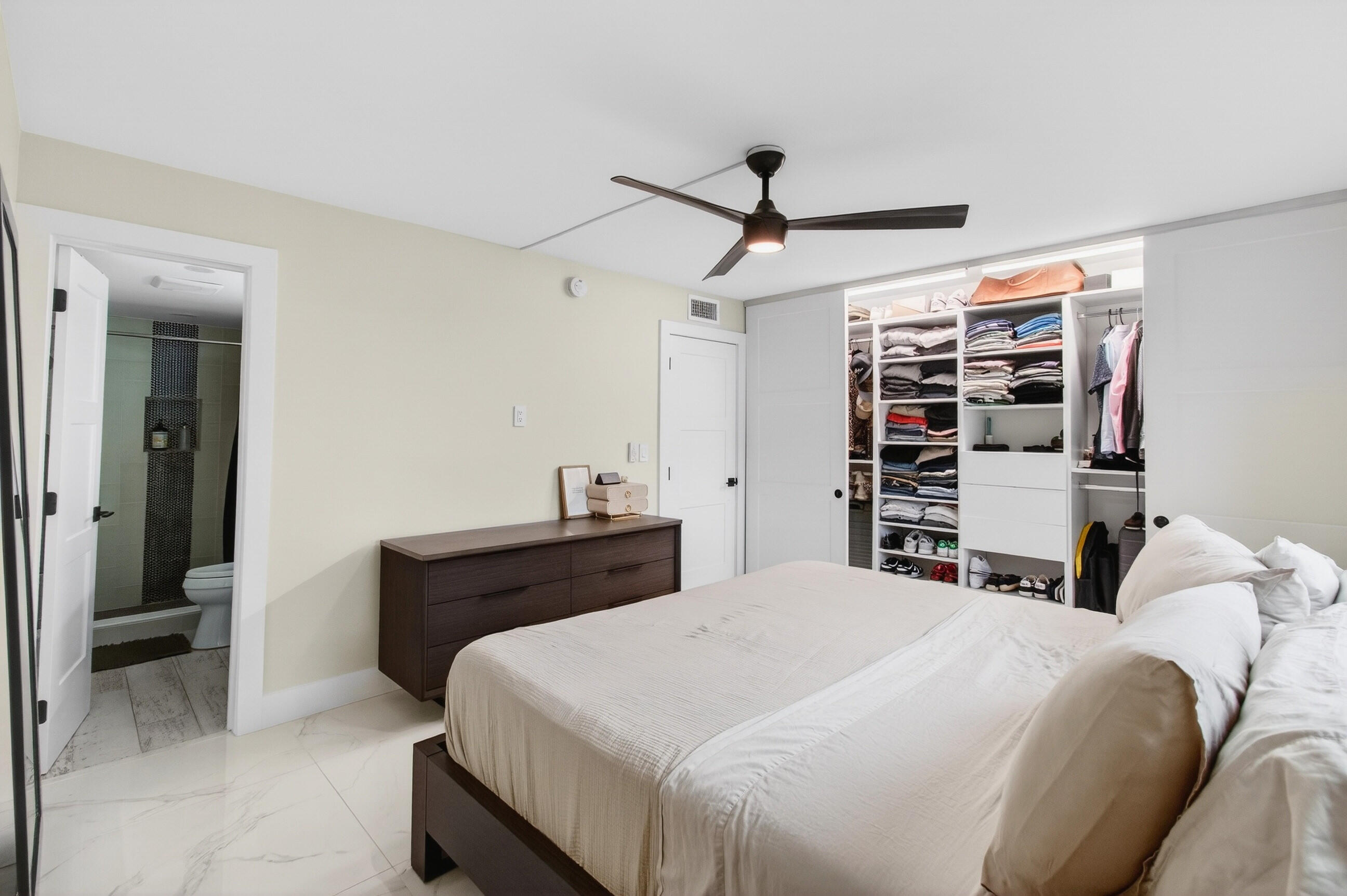 RIVER HOUSE GARDENS CONDO - Residential Lease