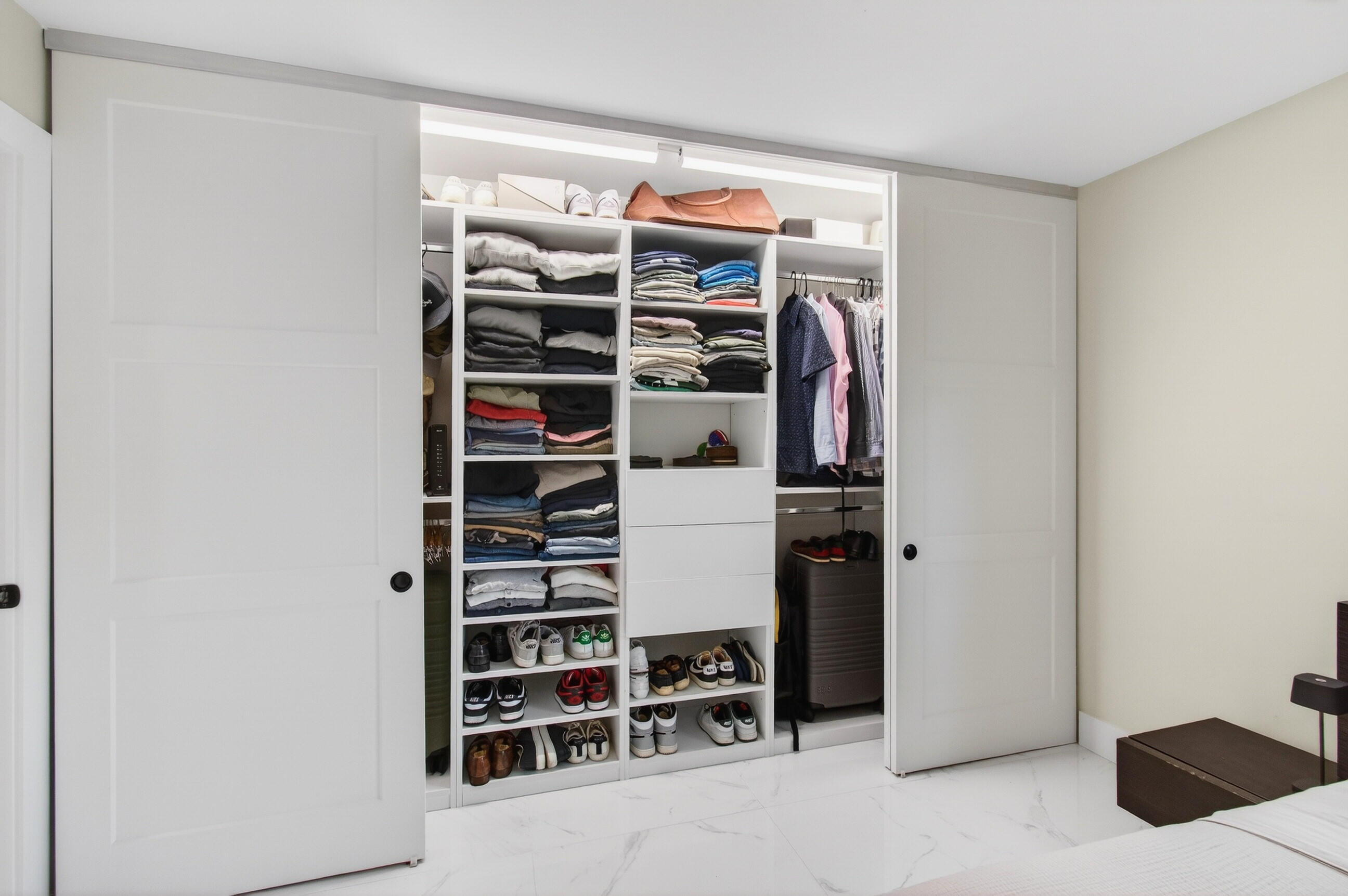 RIVER HOUSE GARDENS CONDO - Residential Lease