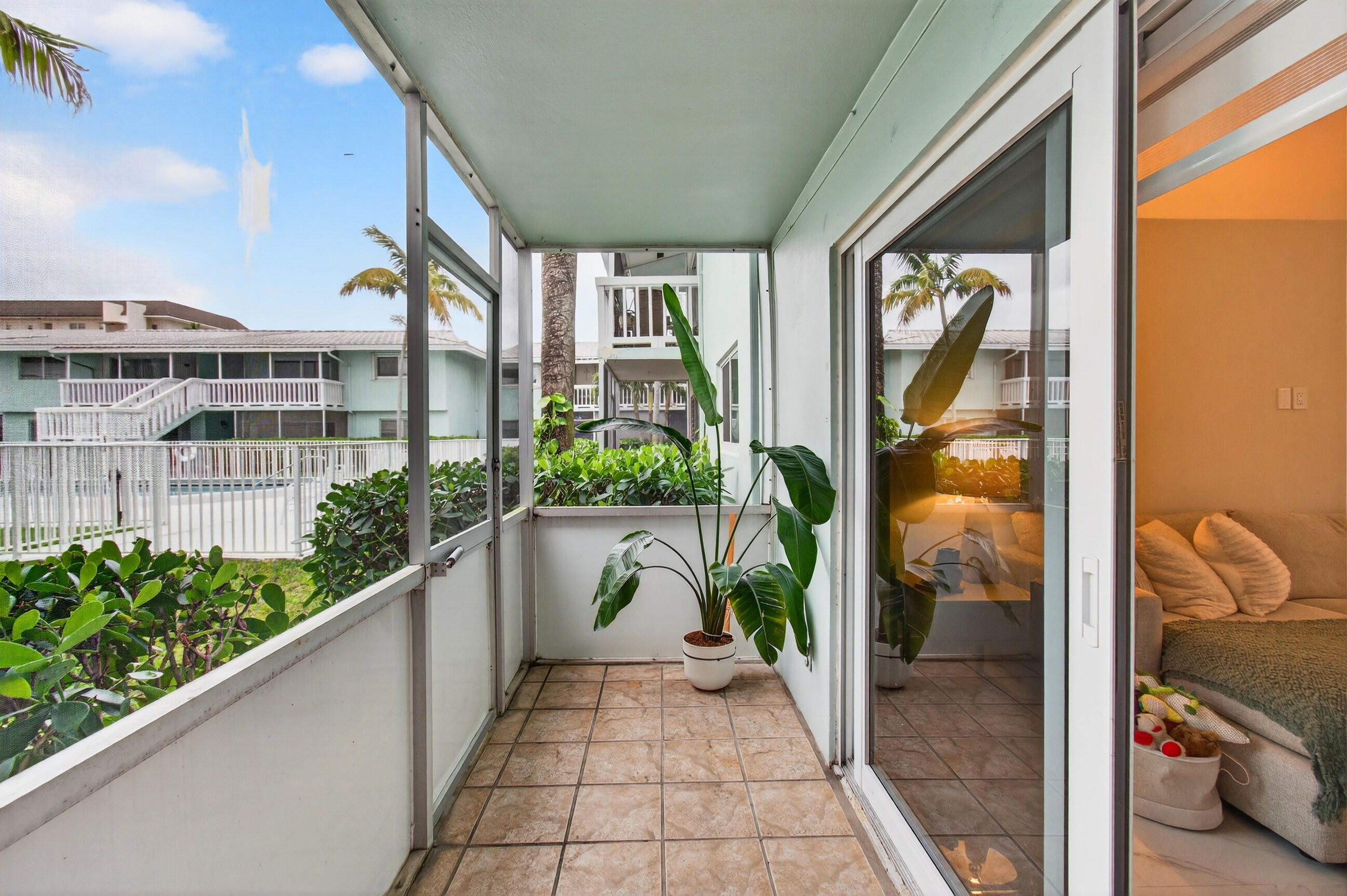 RIVER HOUSE GARDENS CONDO - Residential Lease