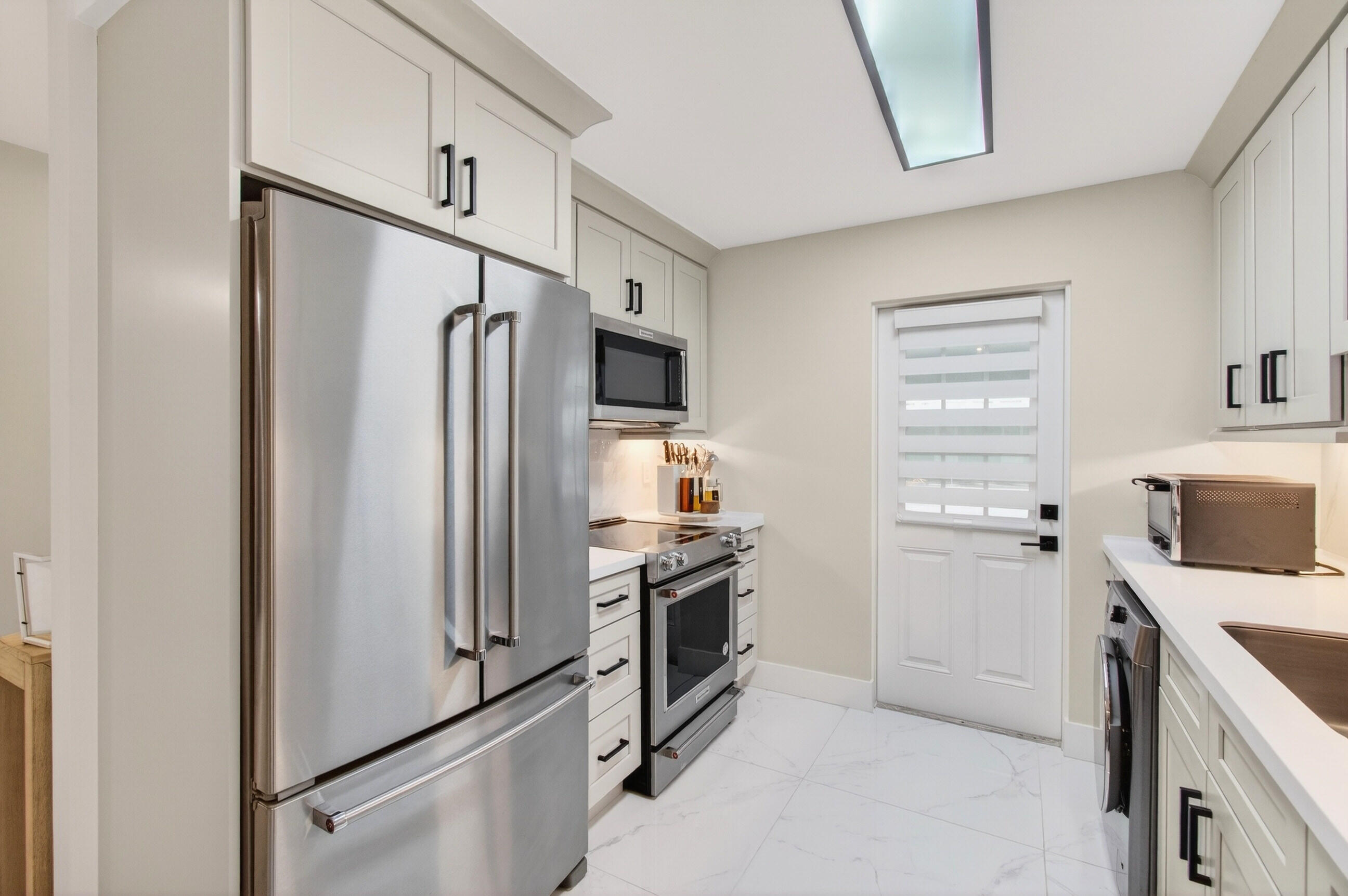 RIVER HOUSE GARDENS CONDO - Residential Lease