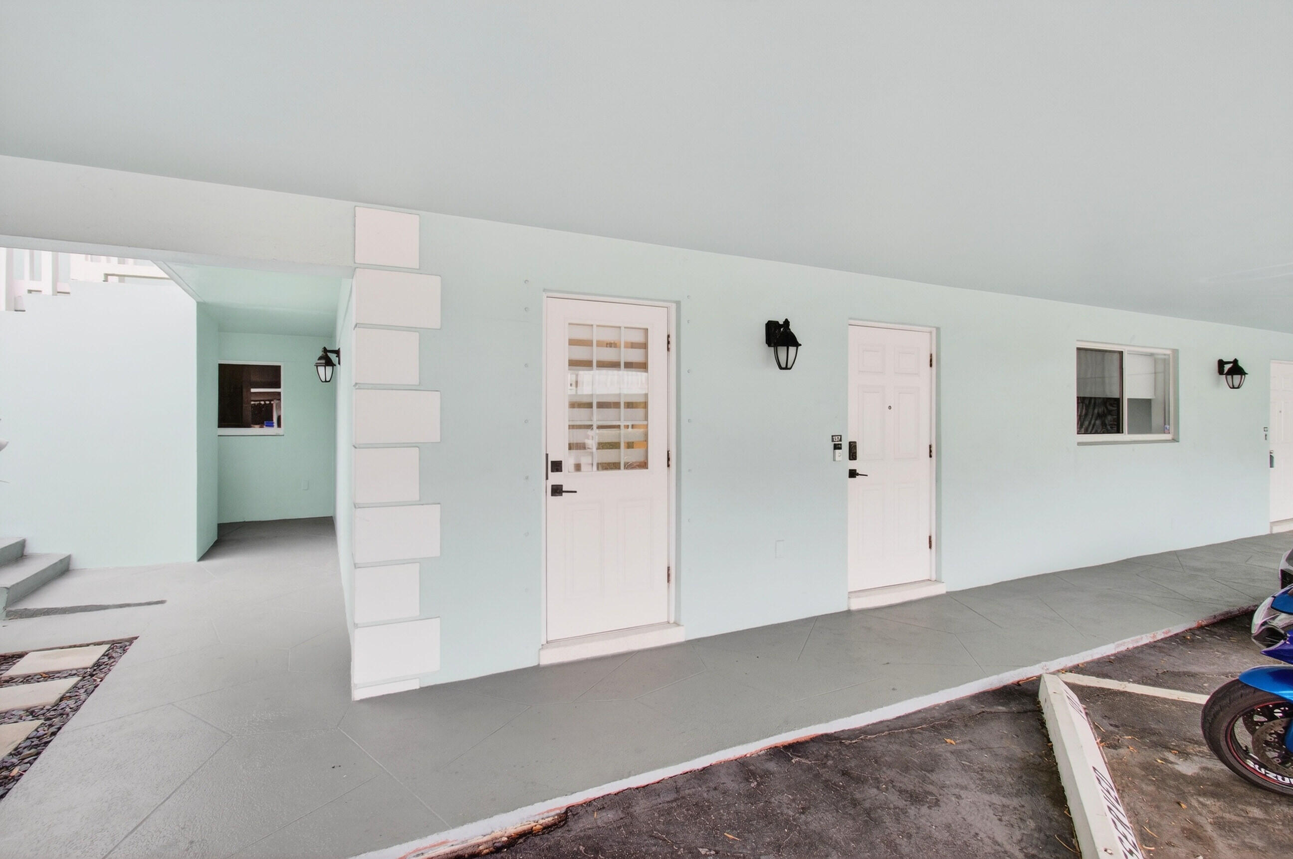 RIVER HOUSE GARDENS CONDO - Residential Lease