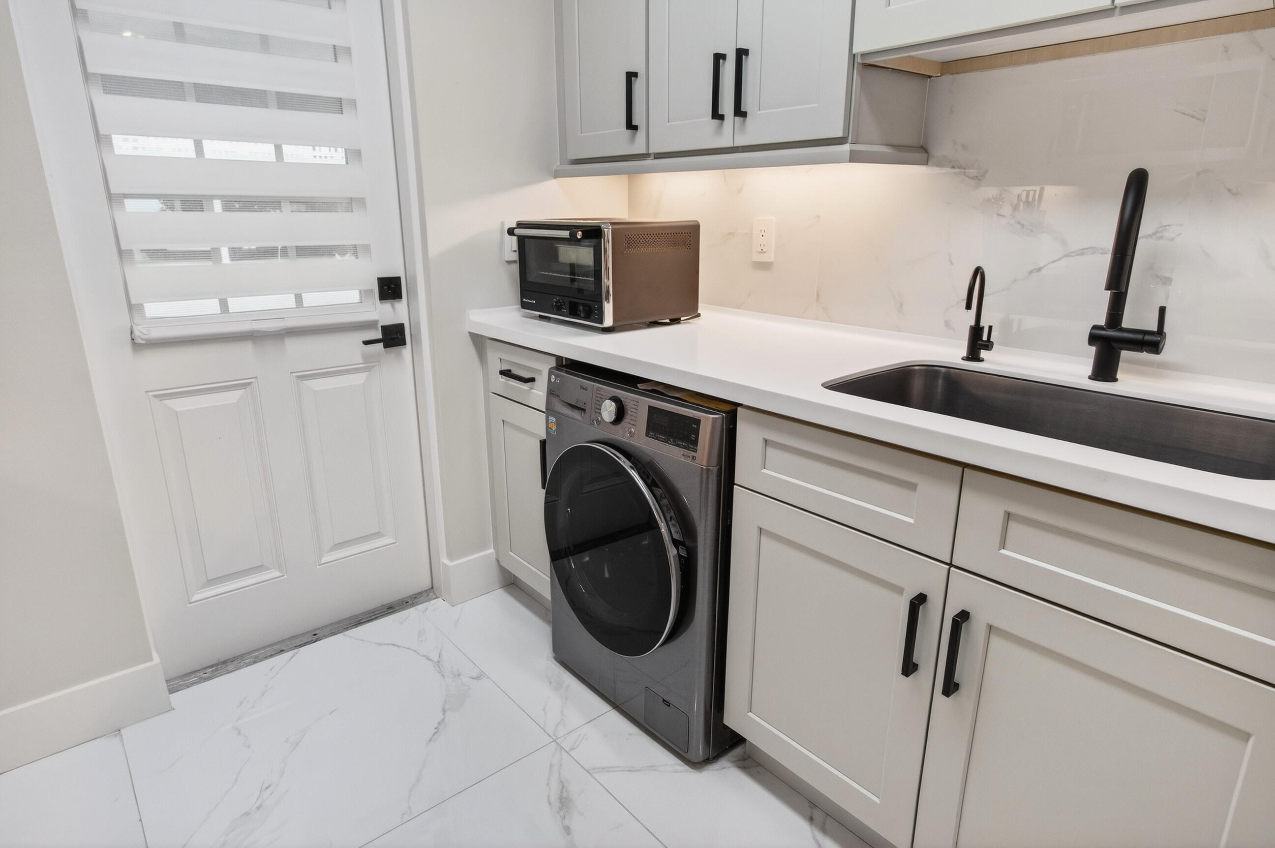 RIVER HOUSE GARDENS CONDO - Residential Lease