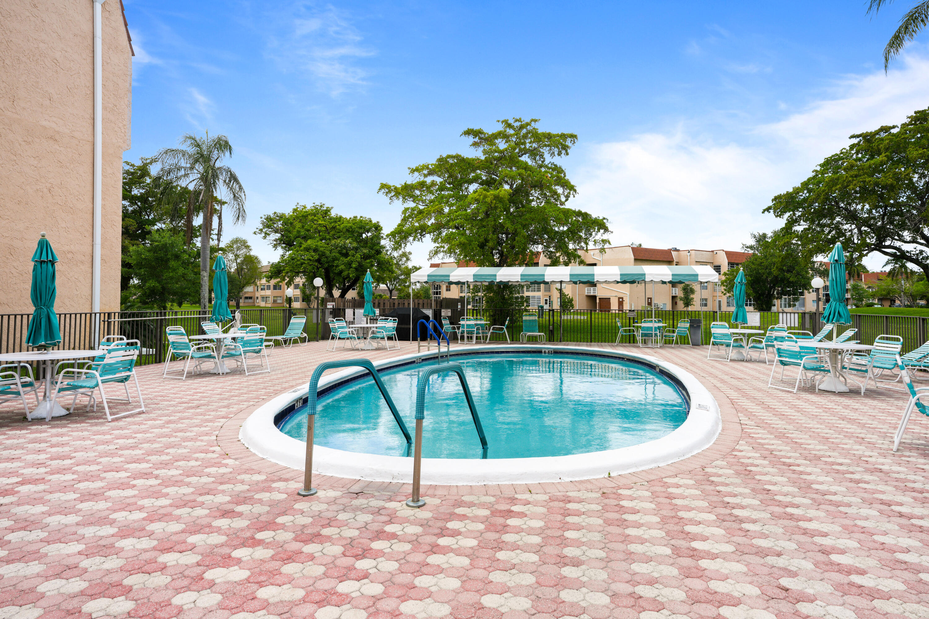 SUNRISE LAKES 85 CONDO - Residential