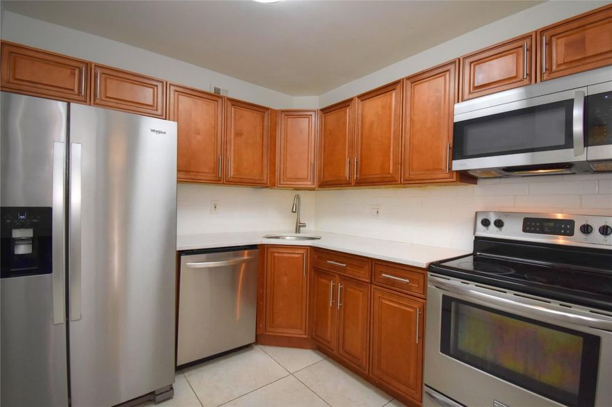 BIG REDUCTION!  Recently painted, kitchen updated, owner to install impact windows prior to closing. 1st floor unit with large walk in closet. All special assessments paid in full. ***Pictures do not reflect new paint and updates.***