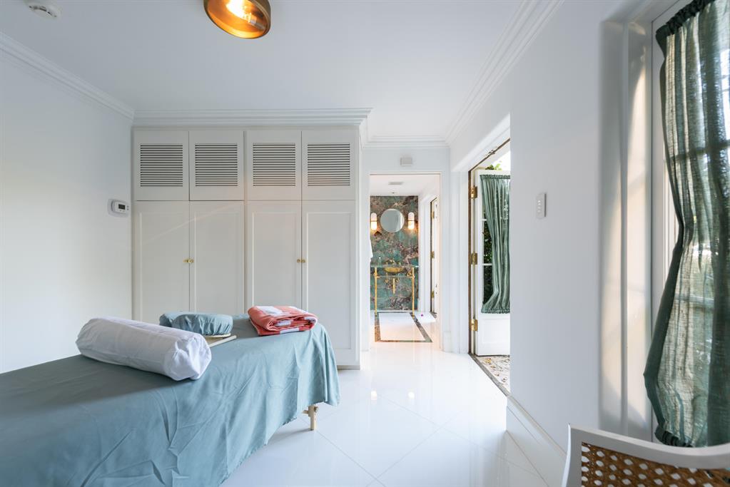 Tropical Isle - Residential