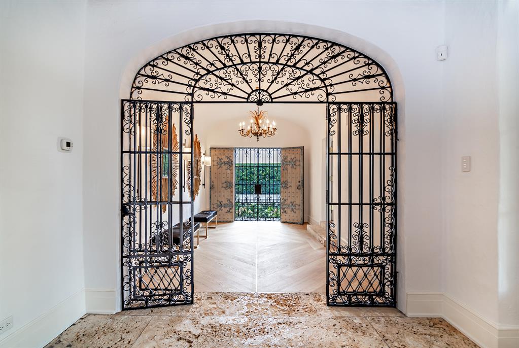 Tropical Isle - Residential