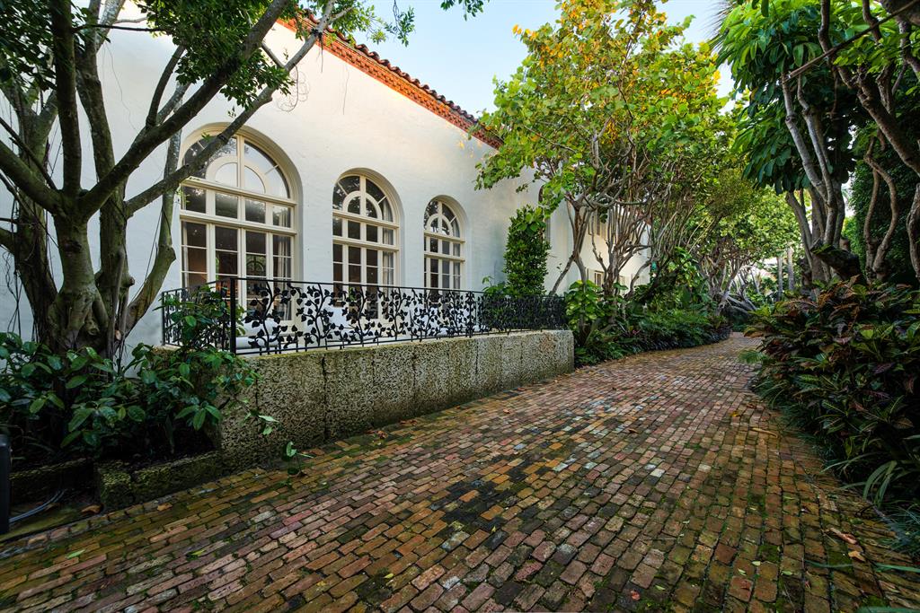 Tropical Isle - Residential