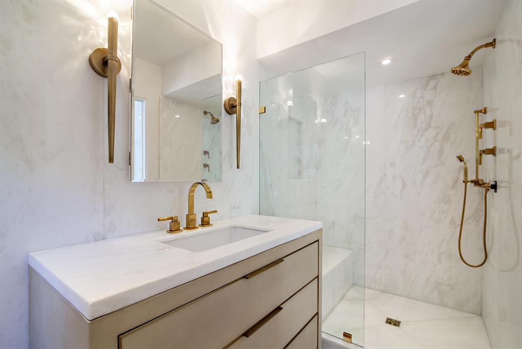 Tropical Isle - Residential