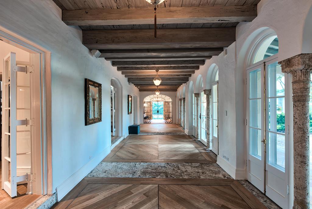 Tropical Isle - Residential