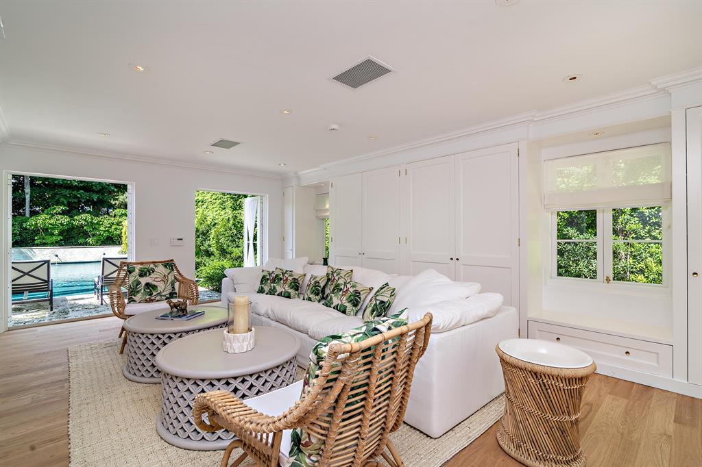 Tropical Isle - Residential