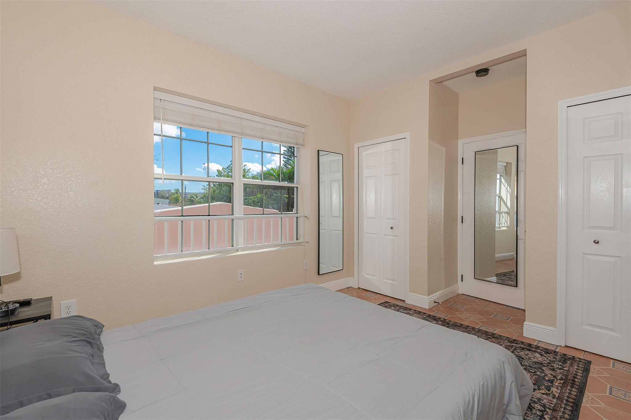 Lauderdale 2-9 D - Residential Income