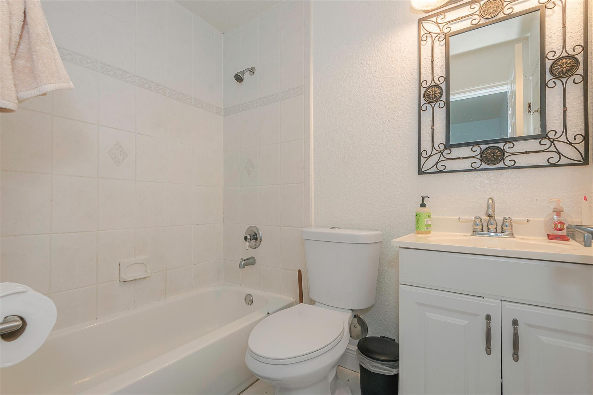 Lauderdale 2-9 D - Residential Income