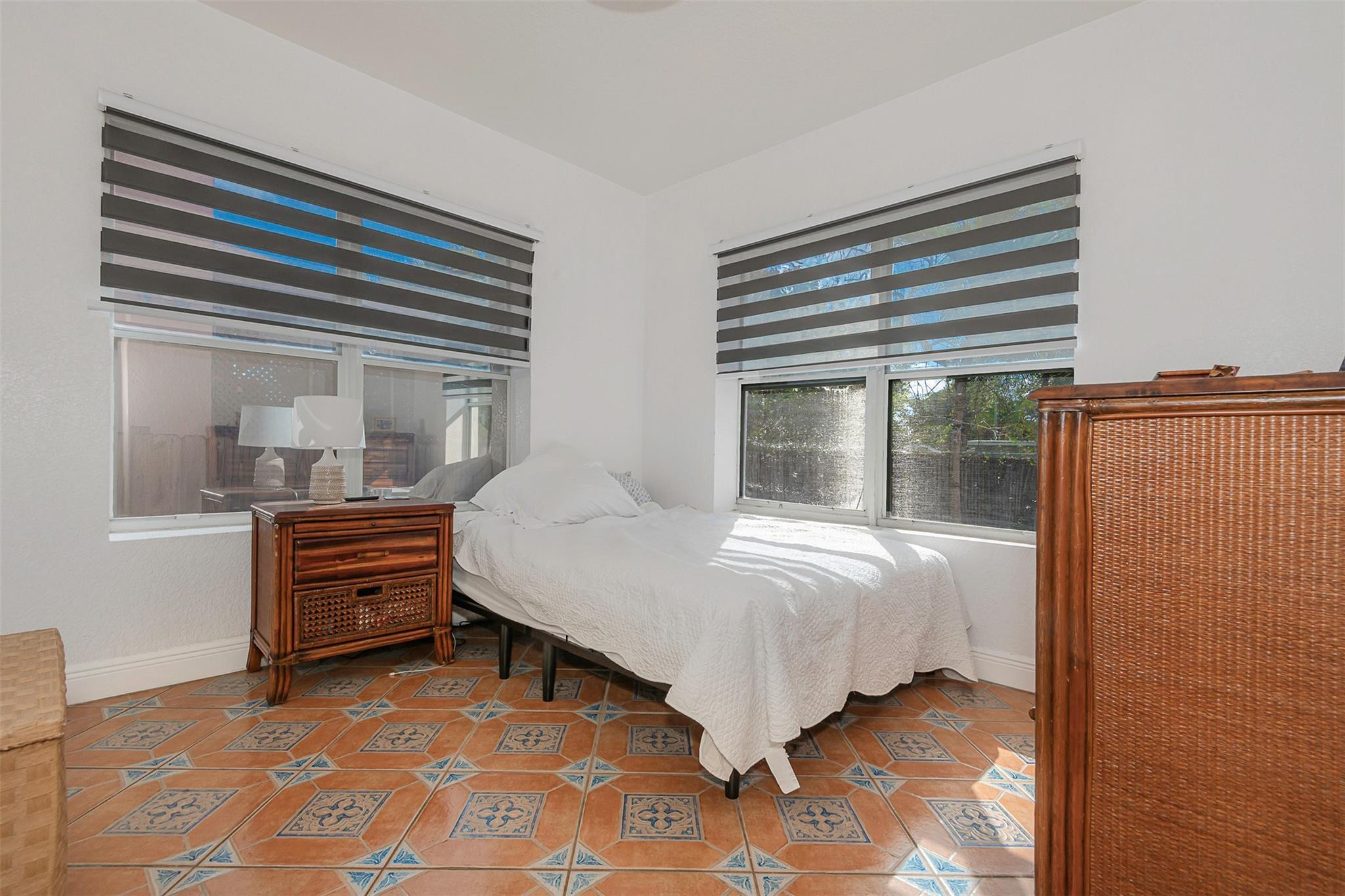 Lauderdale 2-9 D - Residential Income