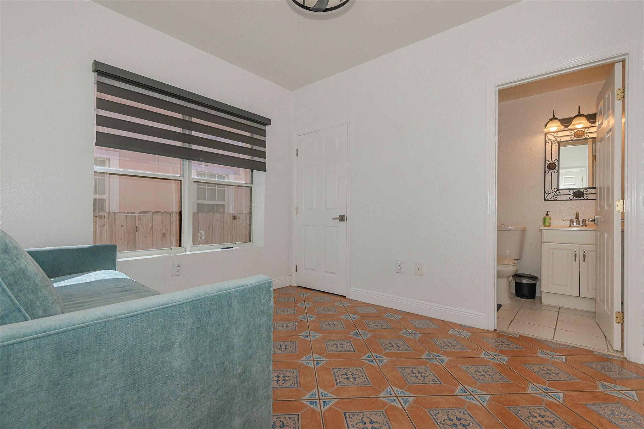 Lauderdale 2-9 D - Residential Income