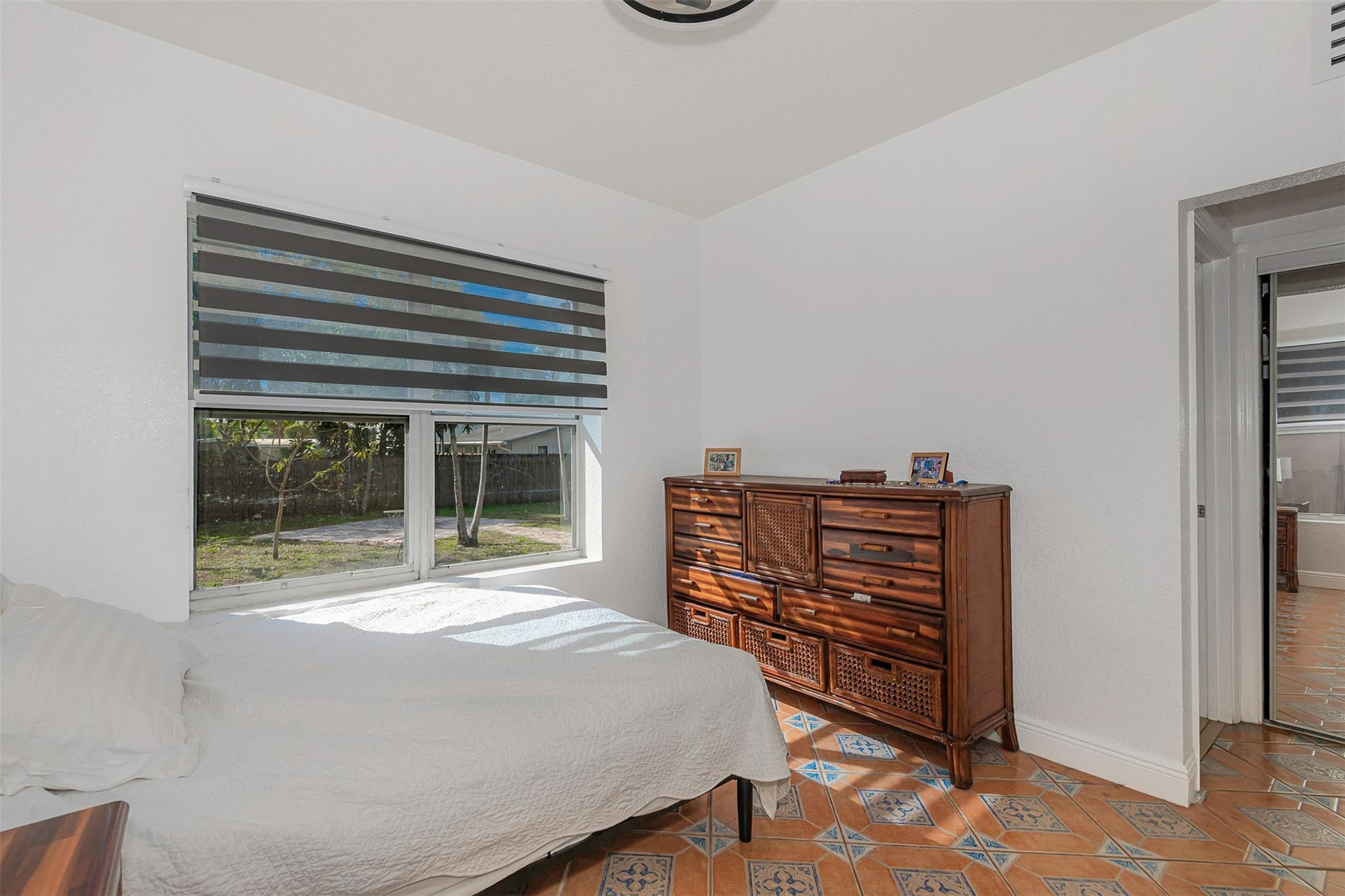 Lauderdale 2-9 D - Residential Income