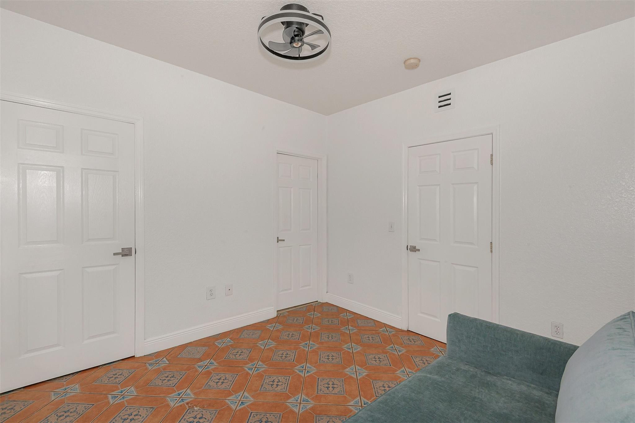 Lauderdale 2-9 D - Residential Income