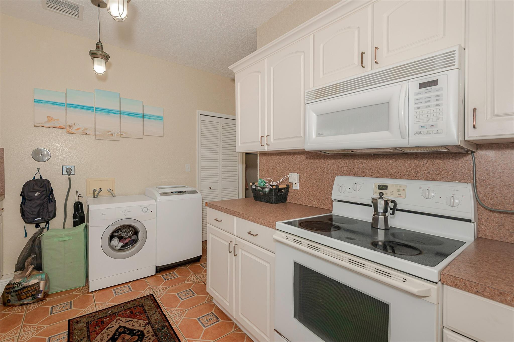 Lauderdale 2-9 D - Residential Income