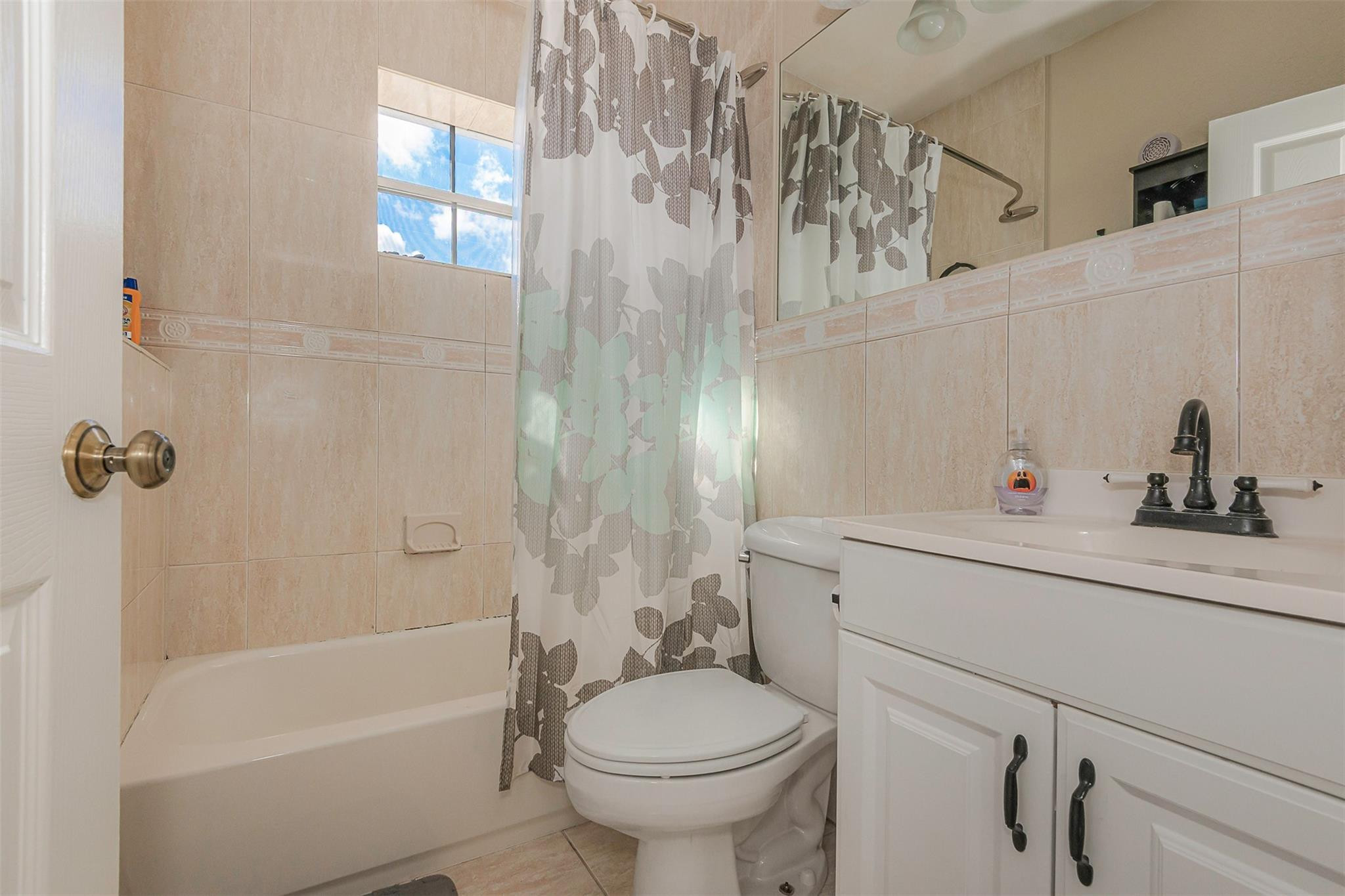 Lauderdale 2-9 D - Residential Income