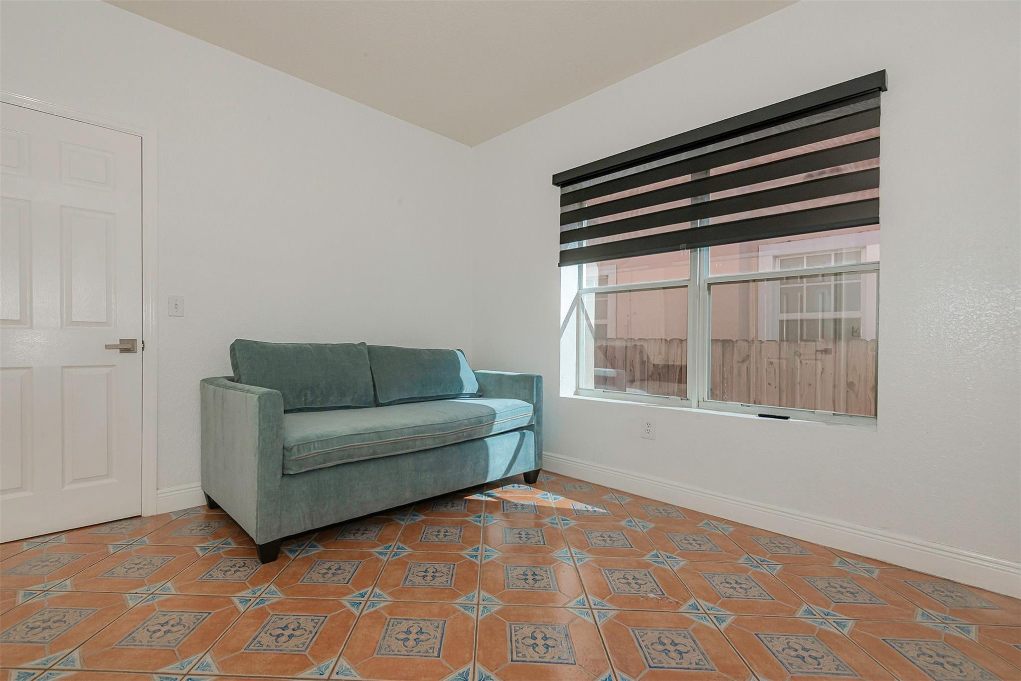 Lauderdale 2-9 D - Residential Income