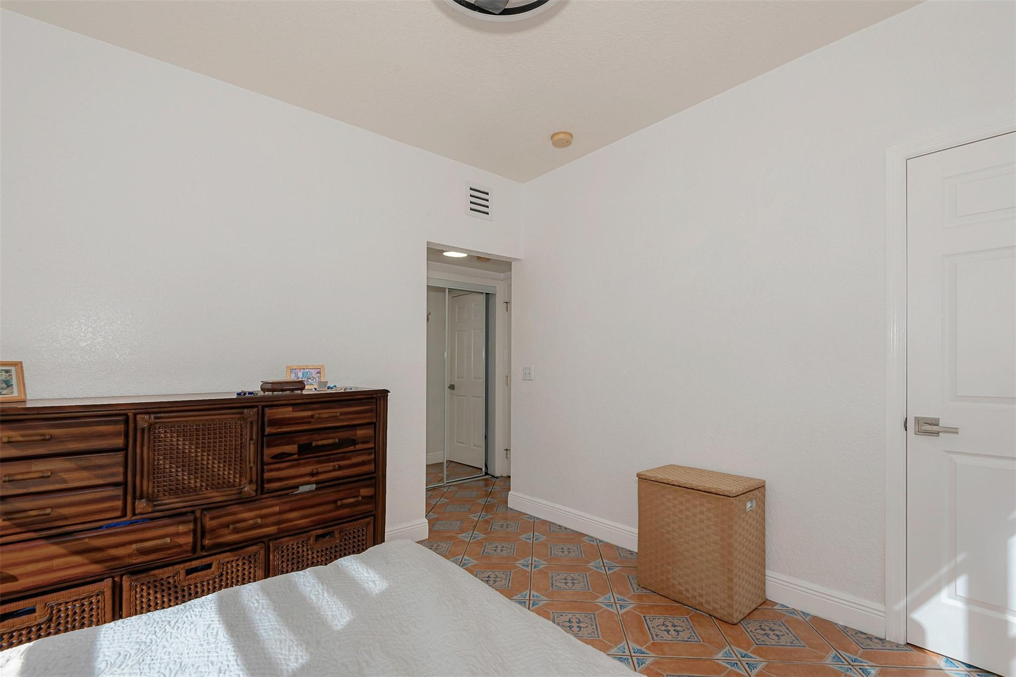 Lauderdale 2-9 D - Residential Income