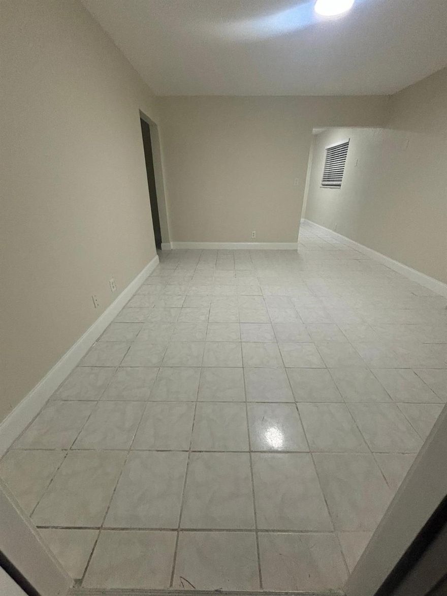 2/1   UNIT   FOR   IMMEDIATE    MOVE   IN.   NEW   EVERYTHING   IN   THE    UNIT.   ITS   BEHIND    HARD   ROCK    CASINO.