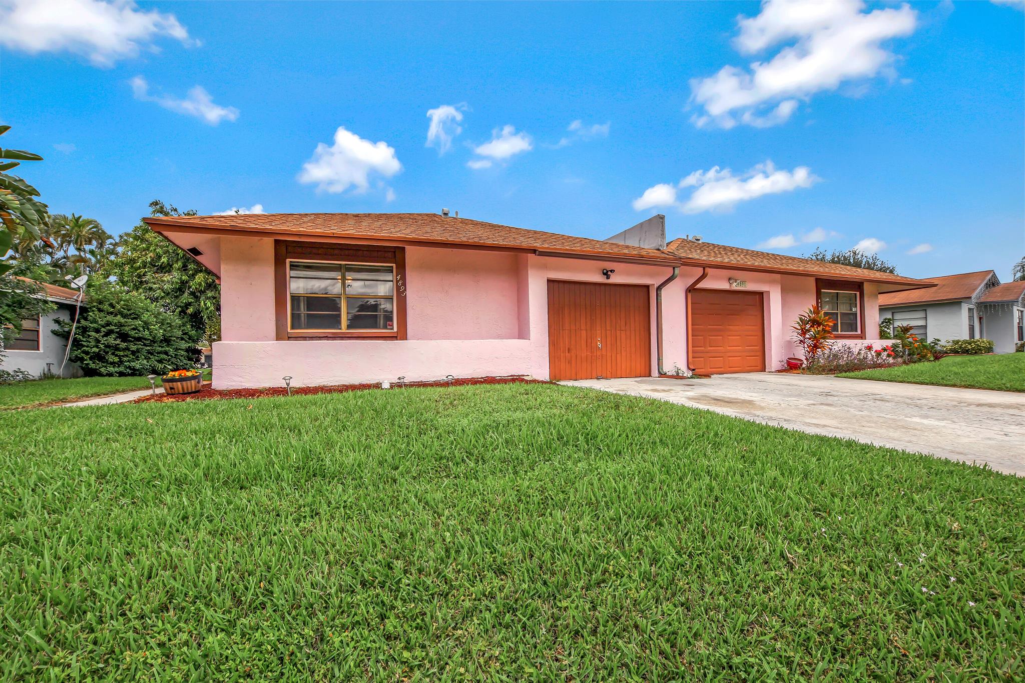 Welcome home to this bright spacious villa located on a pond for added privacy and shaded by mature trees. Enjoy the view while BBQ'ing or just relaxing with a cup of coffee or a glass of wine. This home has been lovingly maintained and ready for your personal touches. The kitchen appliances were replaced in 2020 and 2021 including a new garbage disposal. Palm Hill Villas is conveniently located to the Turnpike, I95, downtown West Palm Beach and Palm Beach International Airport.