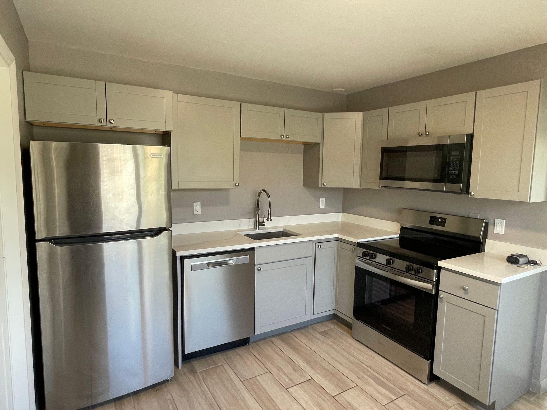 Spacious 2-bedroom / 1-bath Apartment in Hollywood, Newly Renovated Kitchen with Brand New Stainless Steel Appliances. Central AC. Feels like living in a little house! Great East location, between downtown Fort Lauderdale and downtown Hollywood. Easy access to Federal Hwy (US-1) and I-95. Close to shopping, restaurants, entertainment and the beach! Fast and easy move In!Deposit-Free Option Available:Interested in saving on upfront costs? Qualify for a deposit-free move-in through Obligo. This fast and simple process helps you avoid paying a traditional cash deposit.
