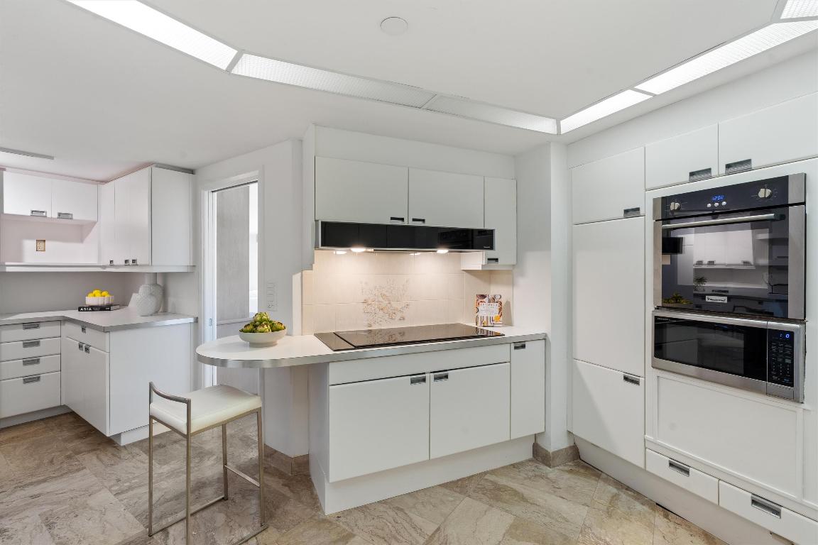 OLD PORT COVE LAKE POINT TOWER CONDO - Residential