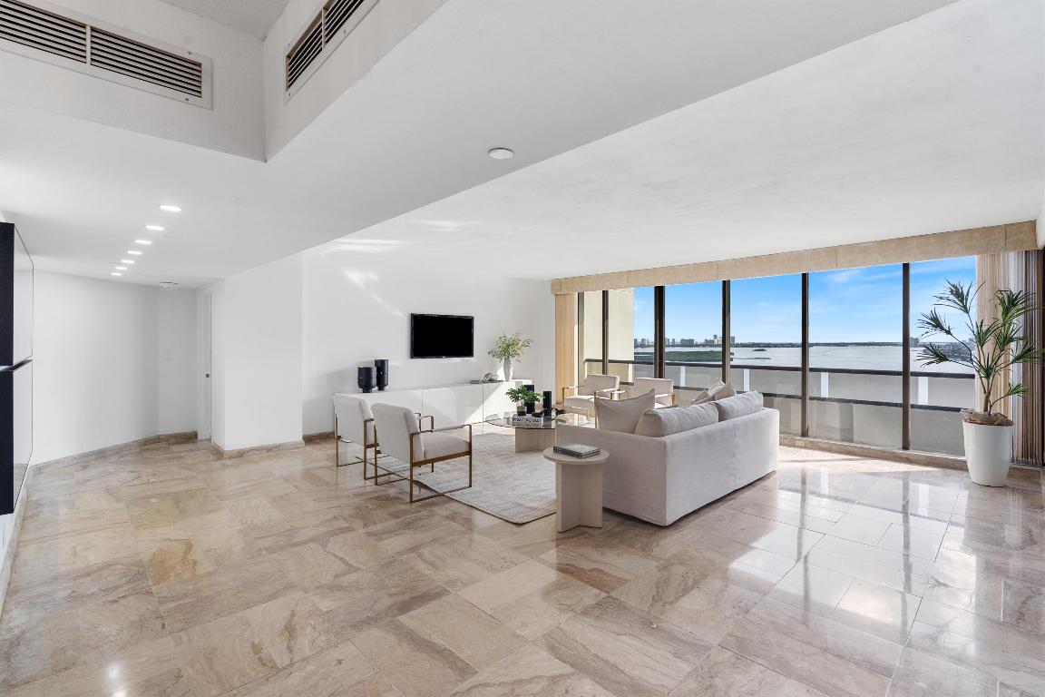 OLD PORT COVE LAKE POINT TOWER CONDO - Residential