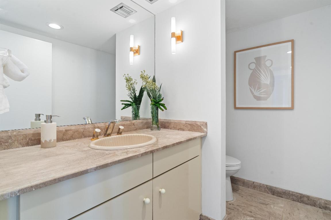 OLD PORT COVE LAKE POINT TOWER CONDO - Residential