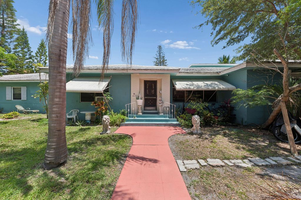 Photo of 502 S Palmway, Lake Worth Beach, FL 33460 (MLS # B26023895)