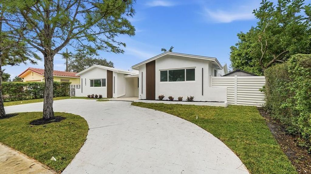 Photo of 5507 W Park Road, Hollywood, FL 33021 (MLS # F10546788)