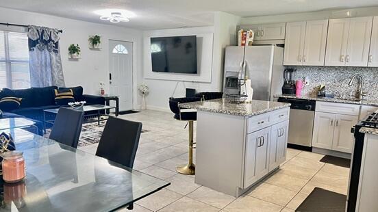 SHERATON PLAZA UNIT 2 REPLAT - Residential Lease