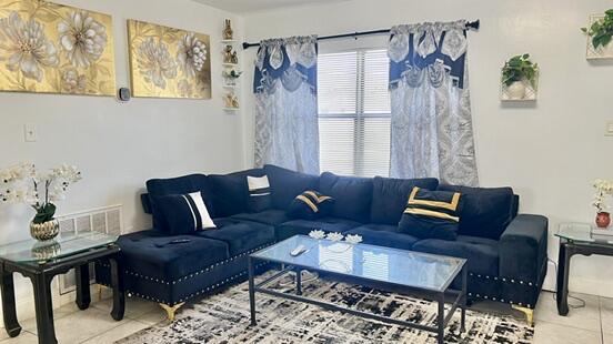 SHERATON PLAZA UNIT 2 REPLAT - Residential Lease