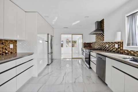 1323 Lincoln Street Hollywood FL 33019