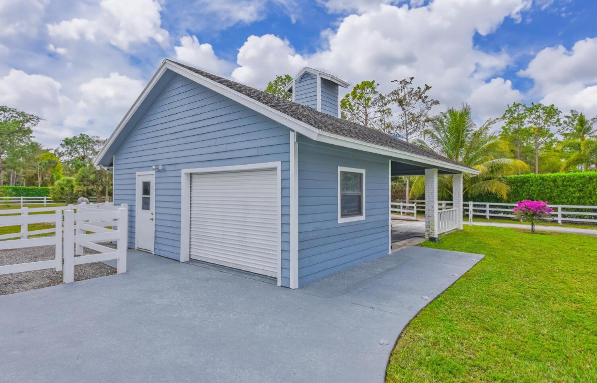 PADDOCK PARK 2 OF WELLINGTON - Residential