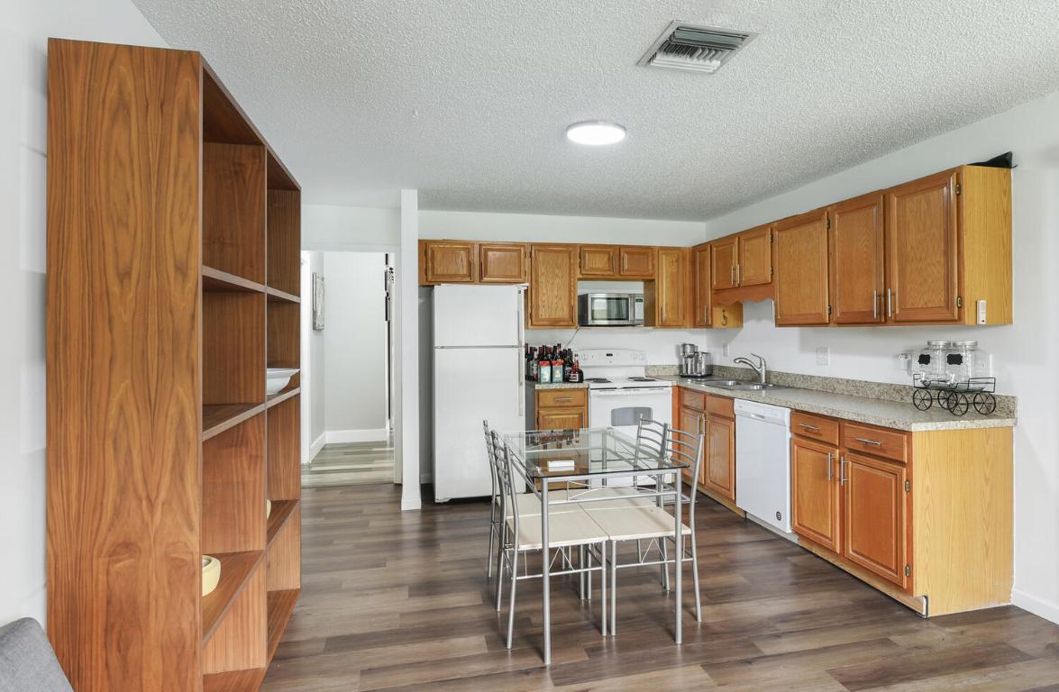 PADDOCK PARK 2 OF WELLINGTON - Residential