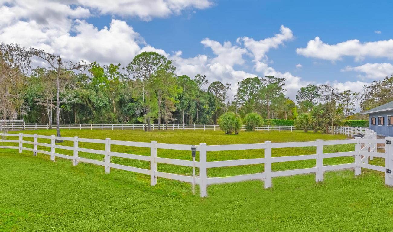 PADDOCK PARK 2 OF WELLINGTON - Residential