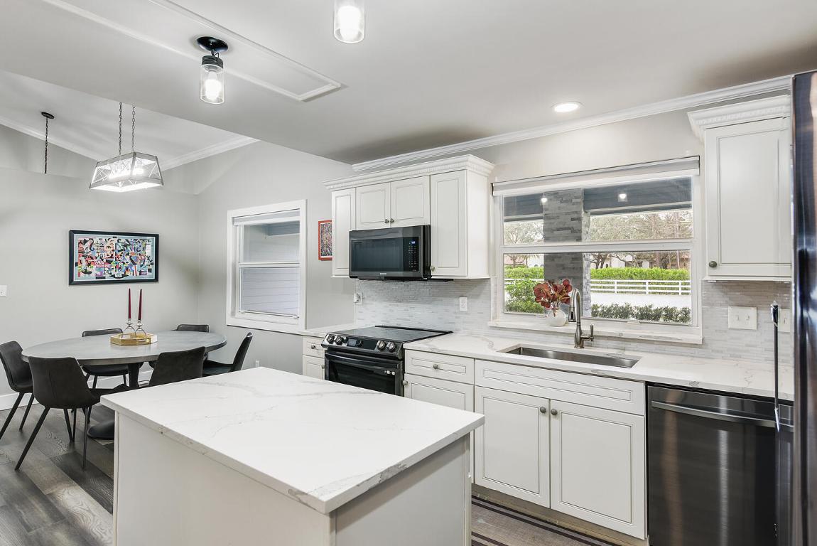 PADDOCK PARK 2 OF WELLINGTON - Residential