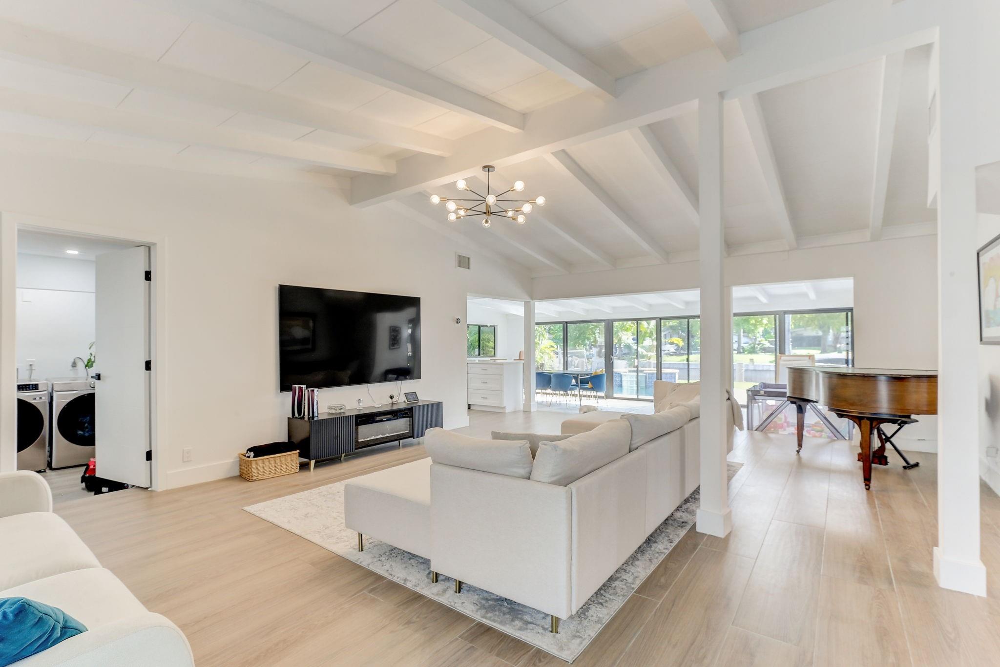 2518 Bimini Ln
