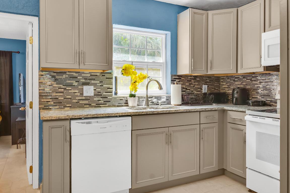 PALM BEACH FARMS CO 7 - Residential