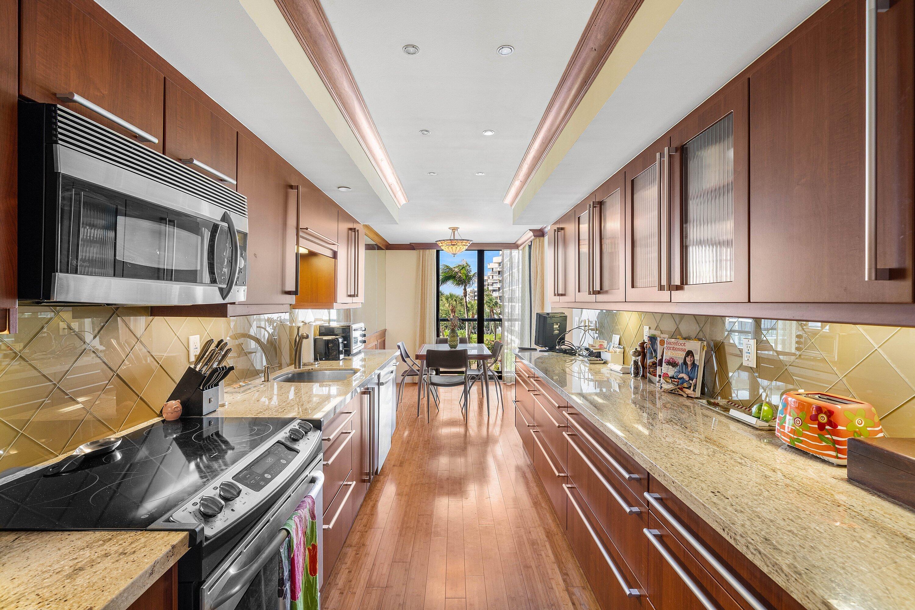 HALCYON OF PALM BEACH - Residential