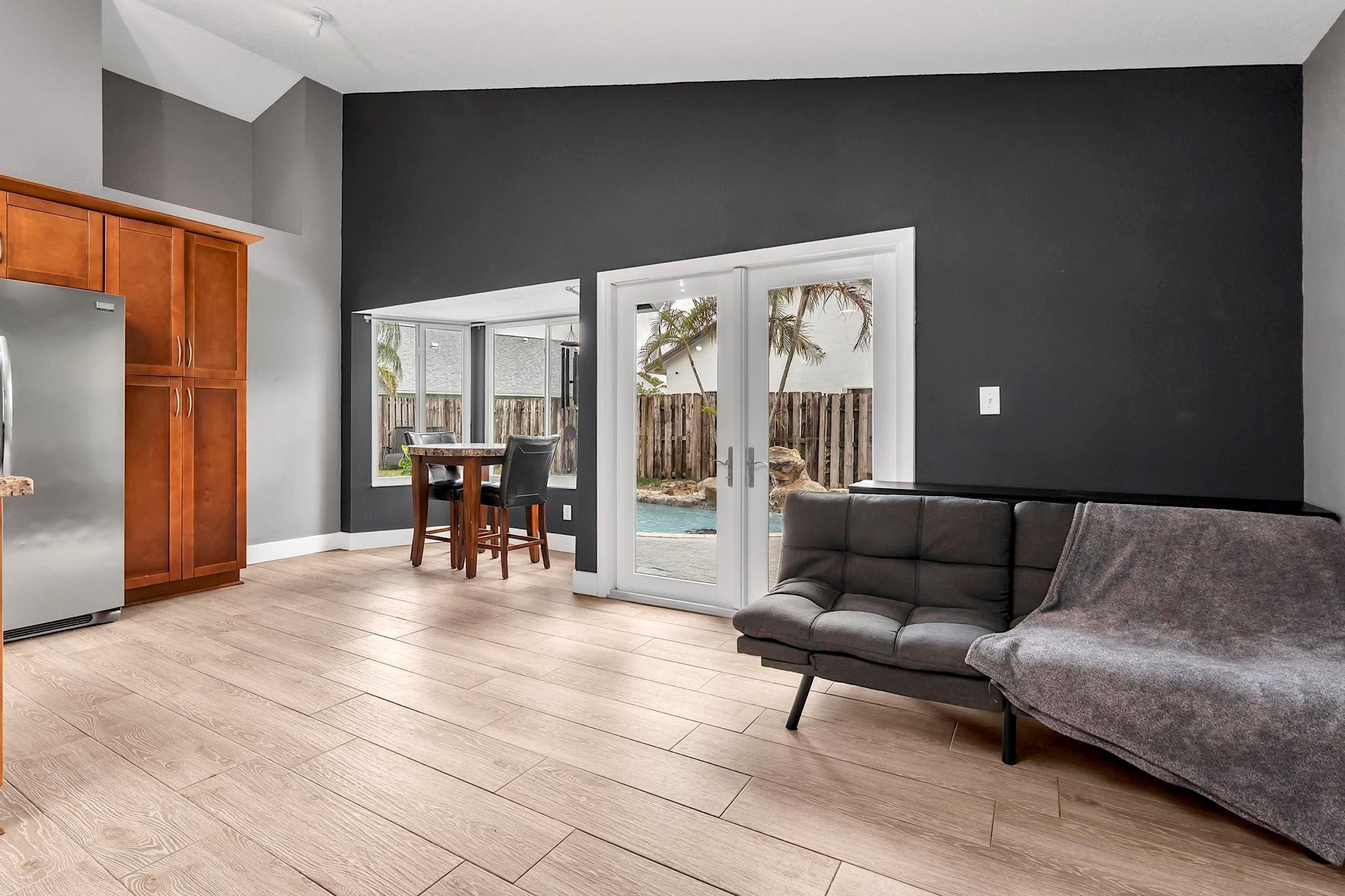 Jero Sub 105-25 B - Residential