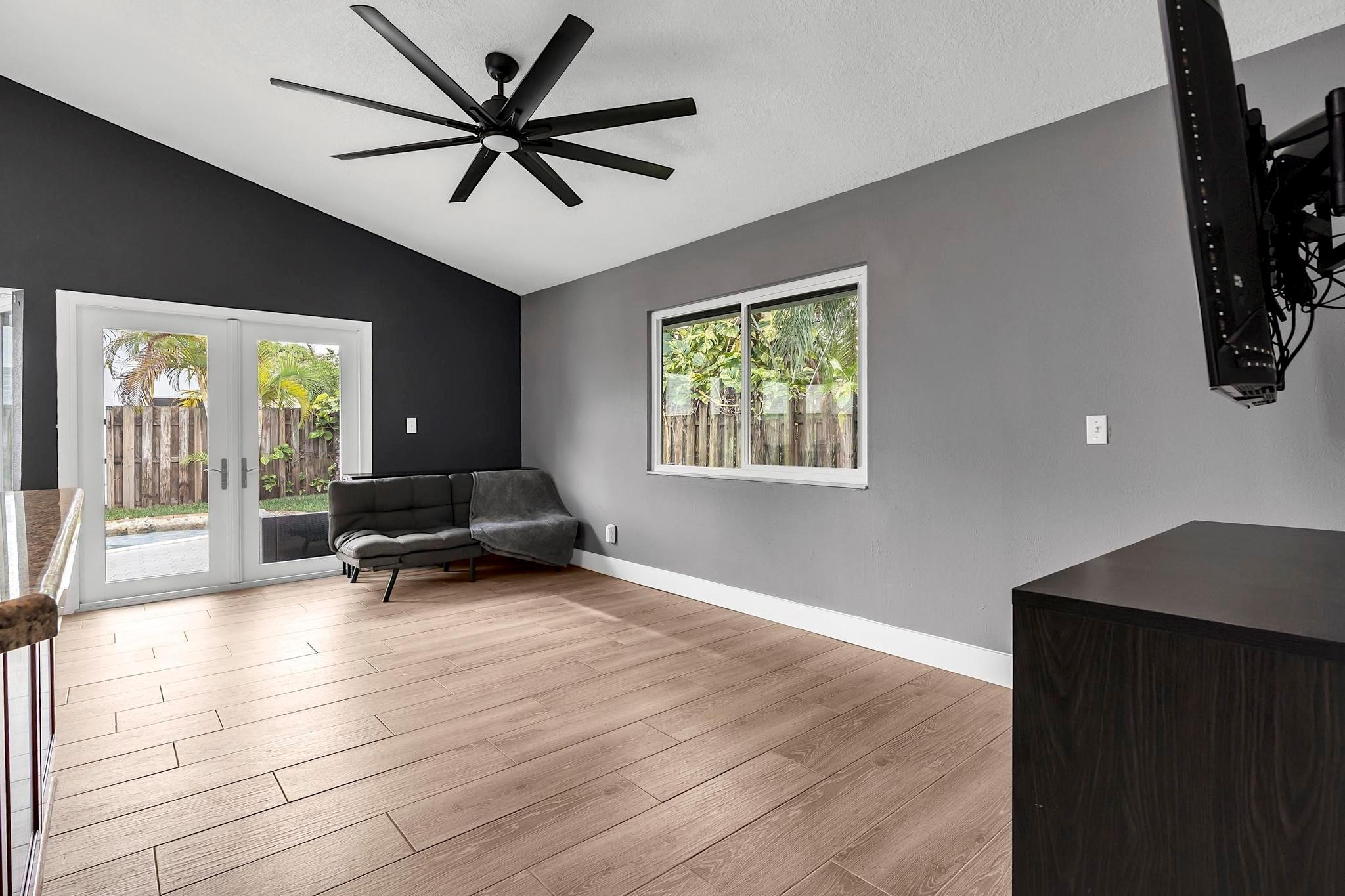 Jero Sub 105-25 B - Residential