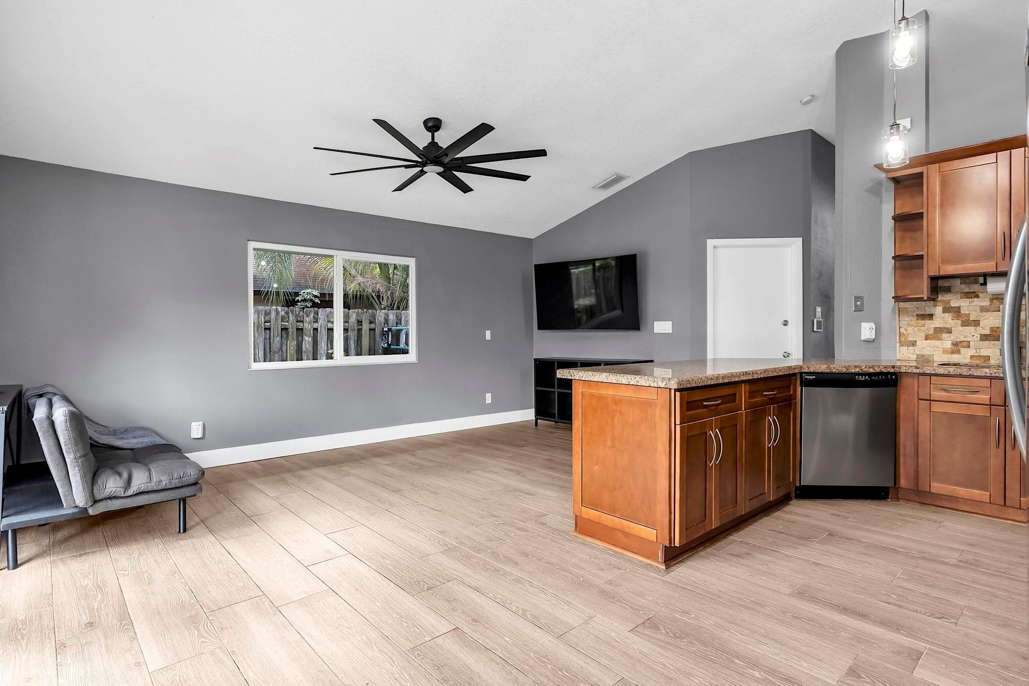 Jero Sub 105-25 B - Residential