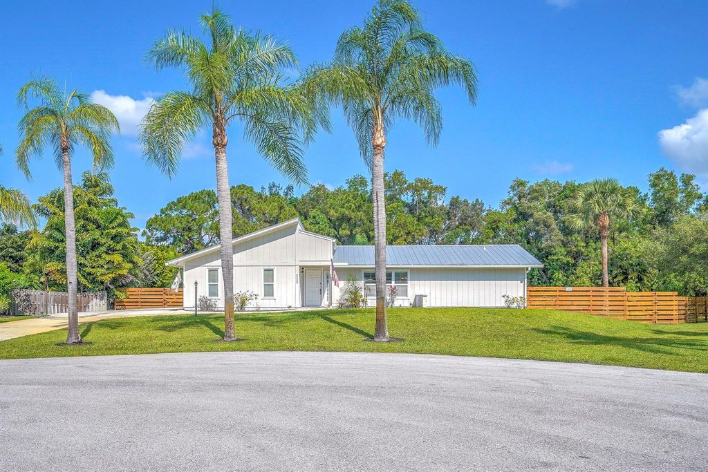 Photo of 2225 SE Meadow Glen, Stuart, FL 34997 (MLS # R10988357)